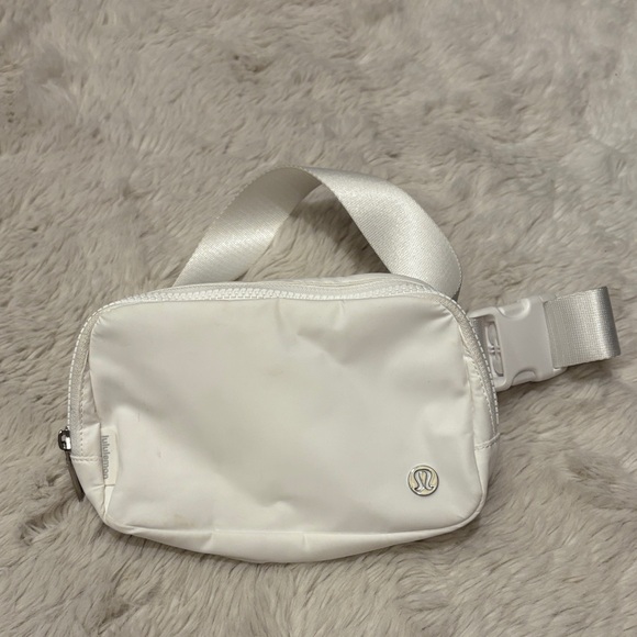 Lululemon Athletica everywhere crossbody/Belt Bag-white - Picture 1 of 3